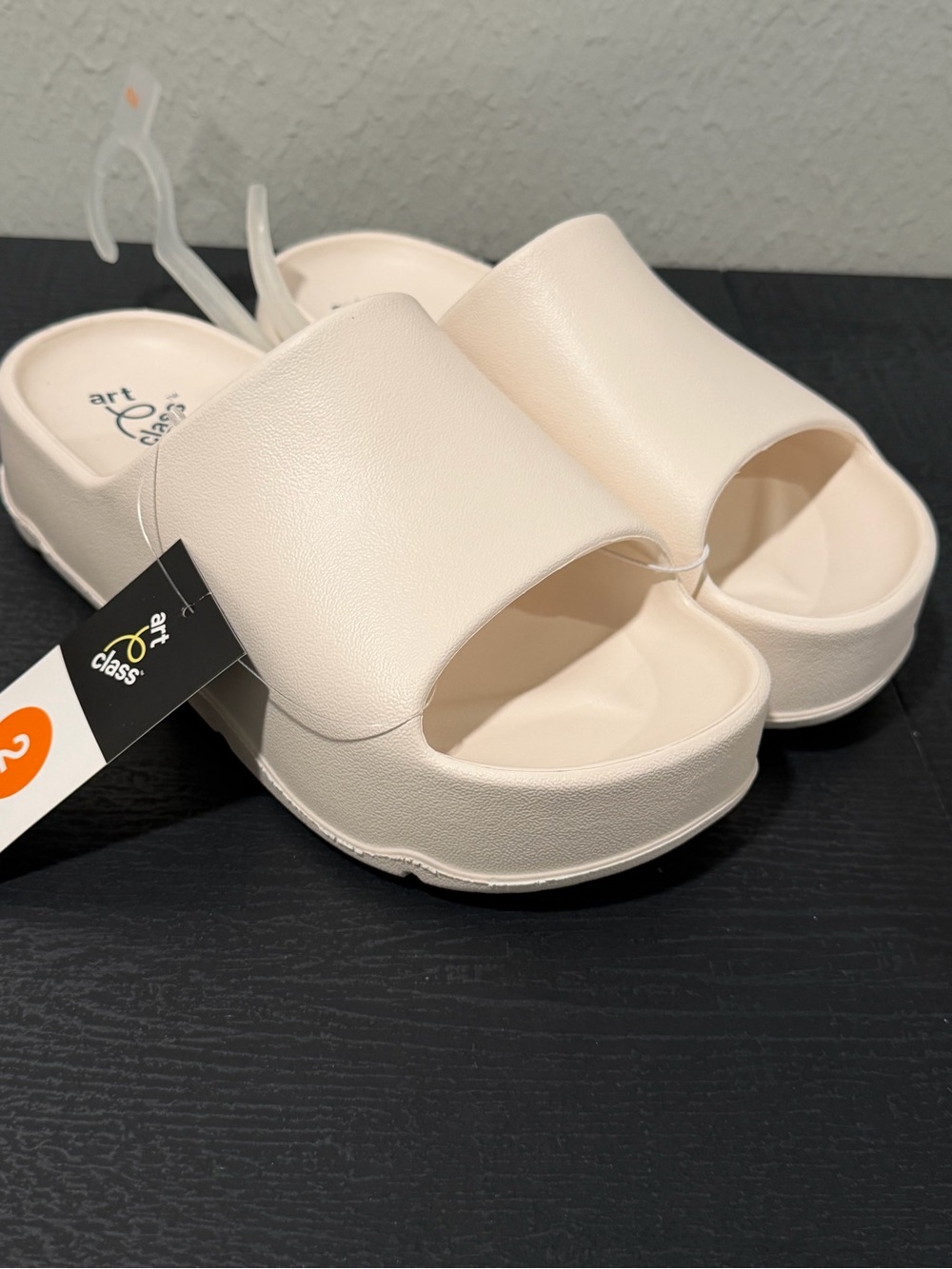 Art Class Girls Size 2 Cream Platform Slide Sandals